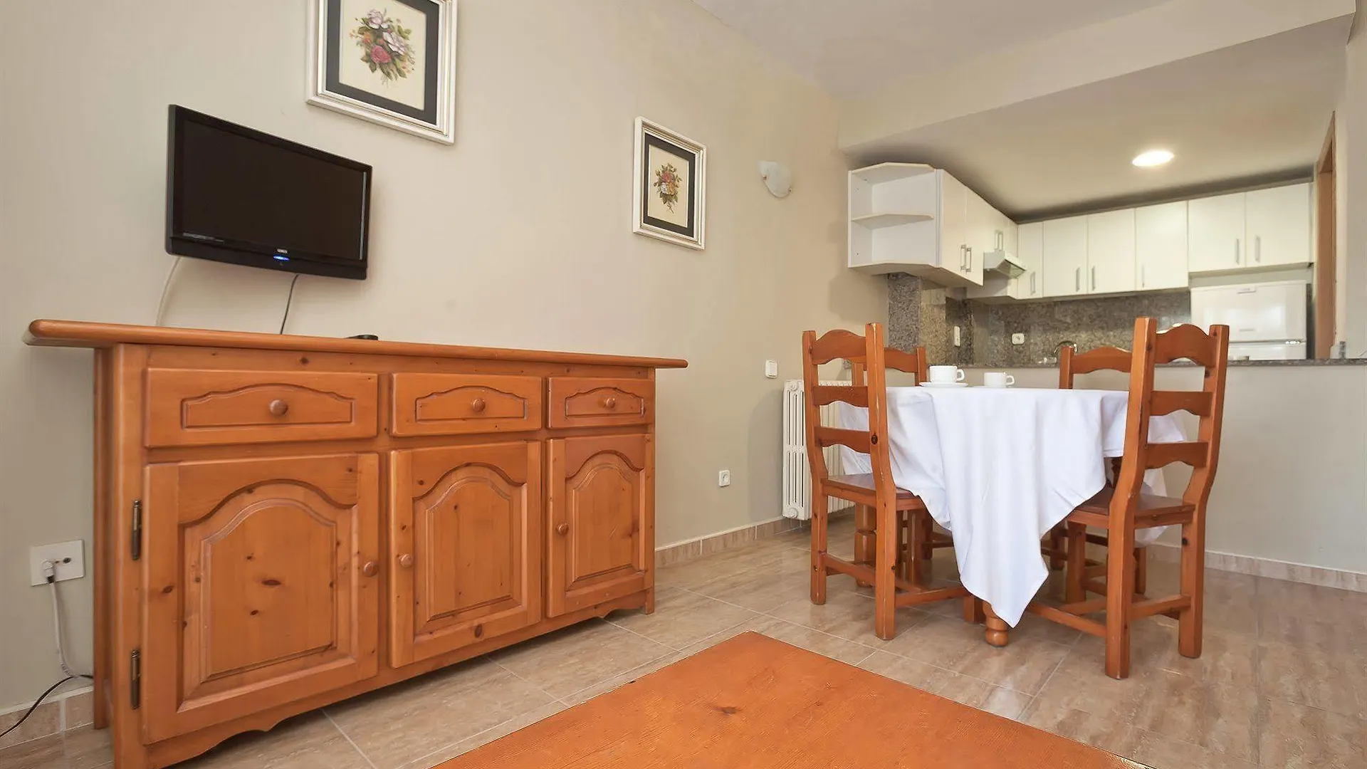 호텔 Apartamentos Royal 살루