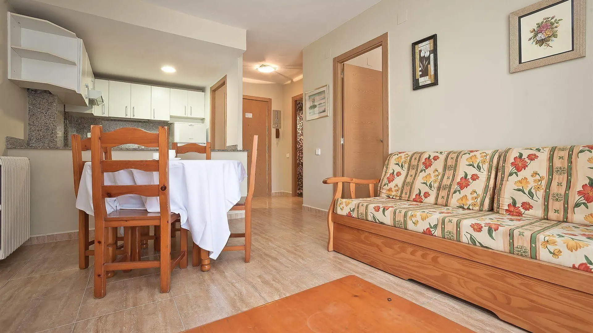 Apartamentos Royal 살루 스페인