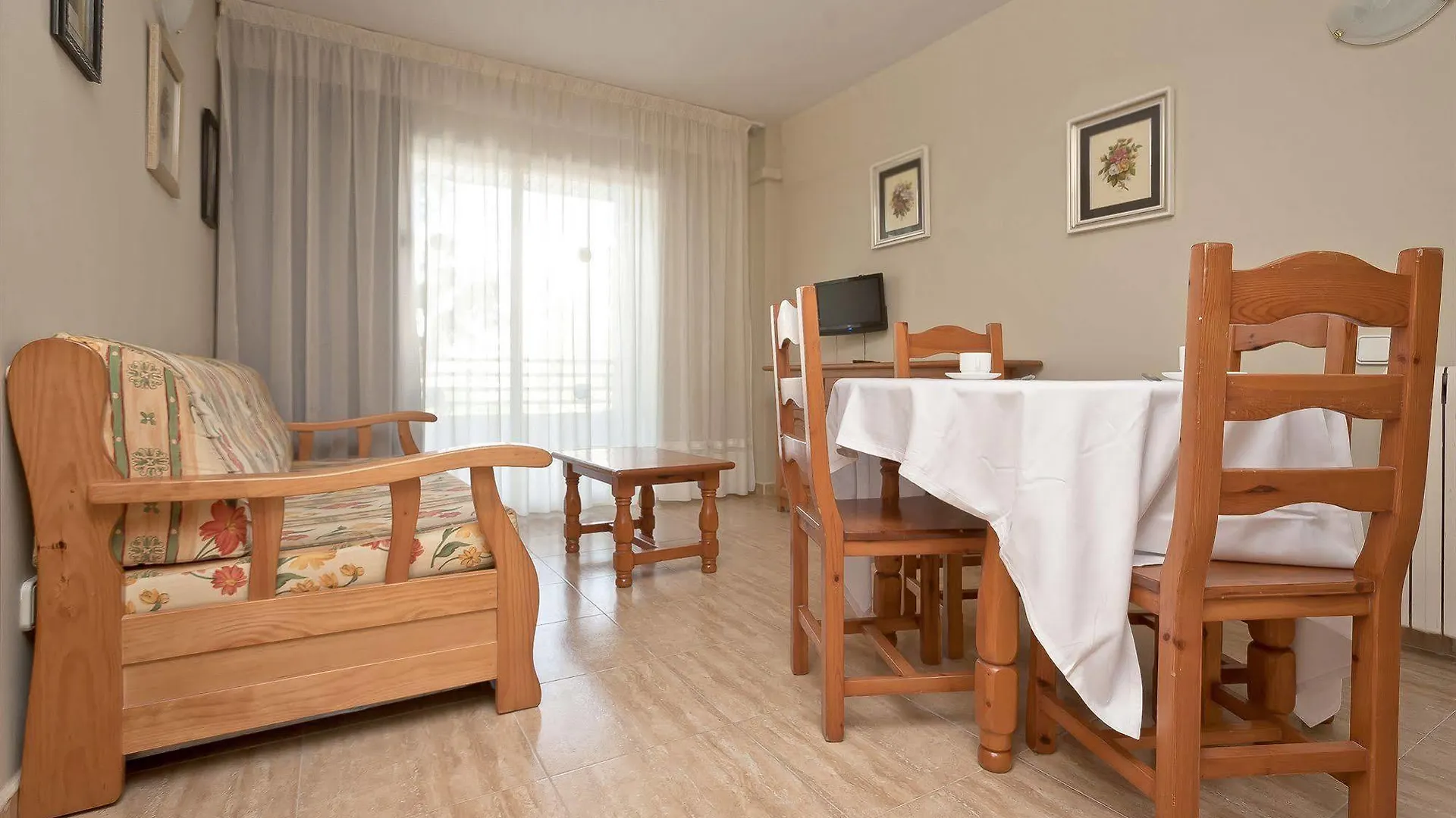 Apartamentos Royal 살루 3*,  스페인