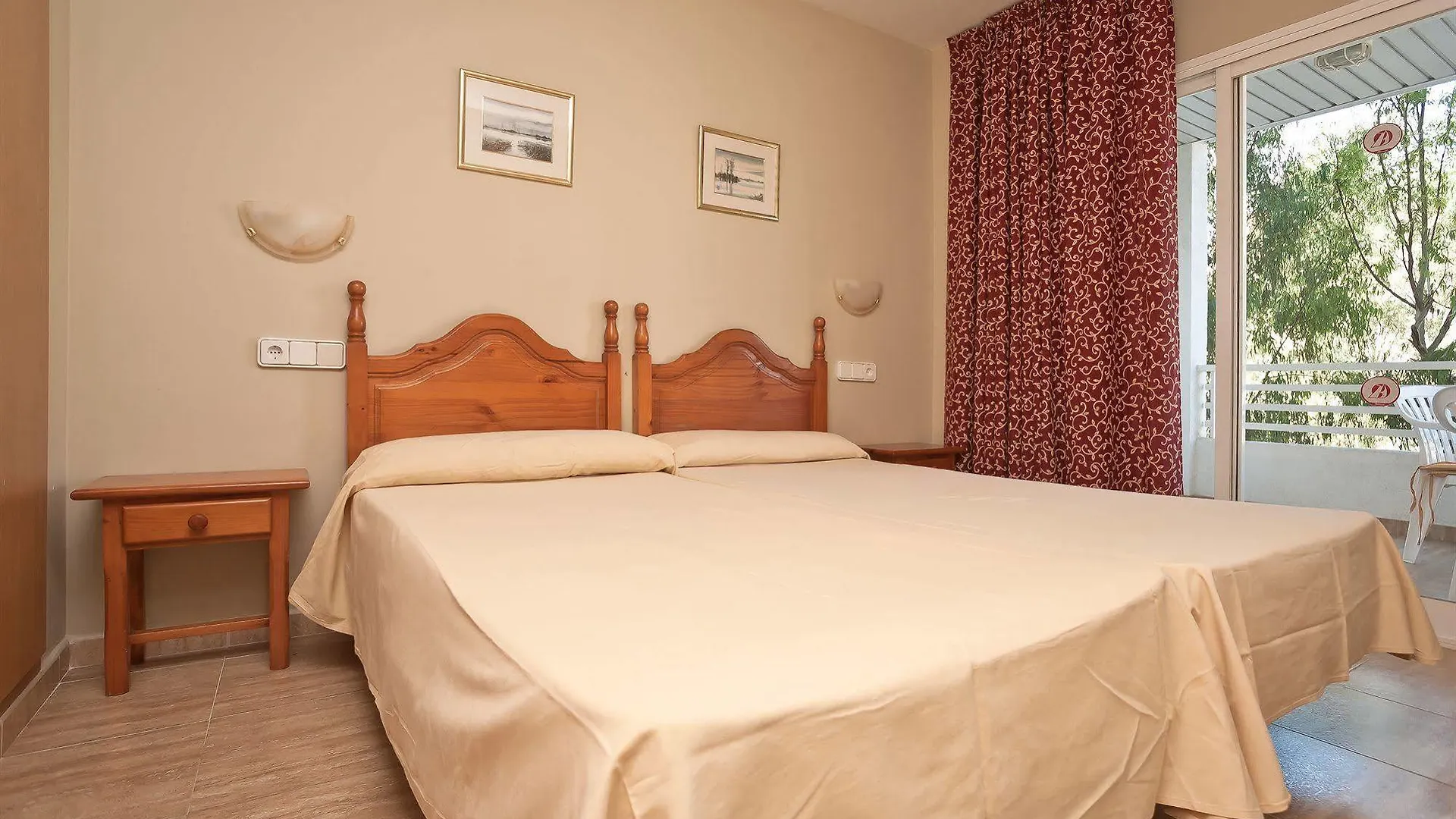 Apartamentos Royal 살루 호텔